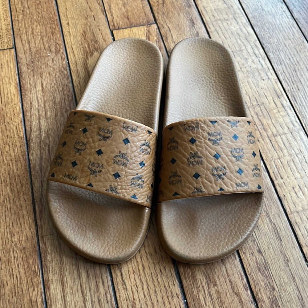 mcm powder pink slides